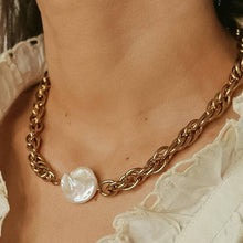 Load image into Gallery viewer, Loan Bold Pearl Chain Necklace