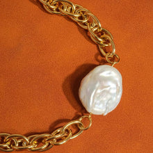 Load image into Gallery viewer, Loan Bold Pearl Chain Necklace