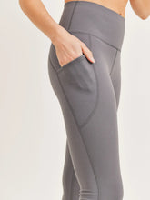 Load image into Gallery viewer, Lyric Highwaisted Leggings