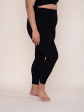 Load image into Gallery viewer, Janice Curvy Leggings
